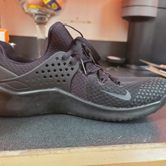 BRAND NEW NIKE Tennis Shoes - Picture 5 of 5